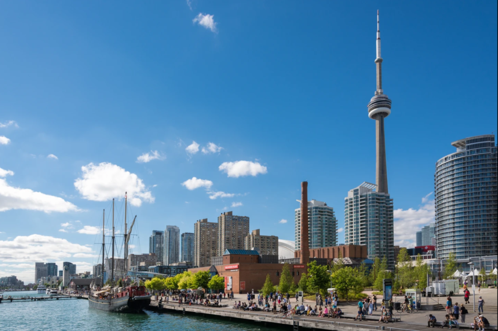 Toronto Budget Tour: Affordable Tours and Experiences